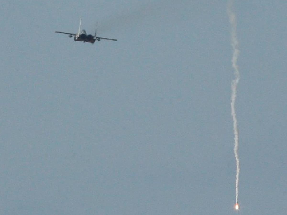 Israeli fighter jets strike Gaza in response to incendiary balloons