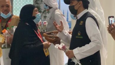 First batch of foreign Umrah pilgrims arrive in Madinah after COVID-19 ban lifted