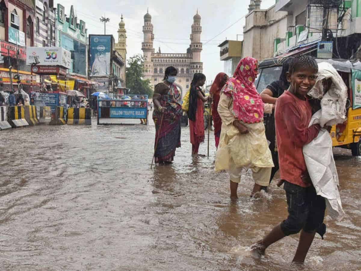 Heavy rain lashes several parts of Hyderabad, IMD issues five-day warning