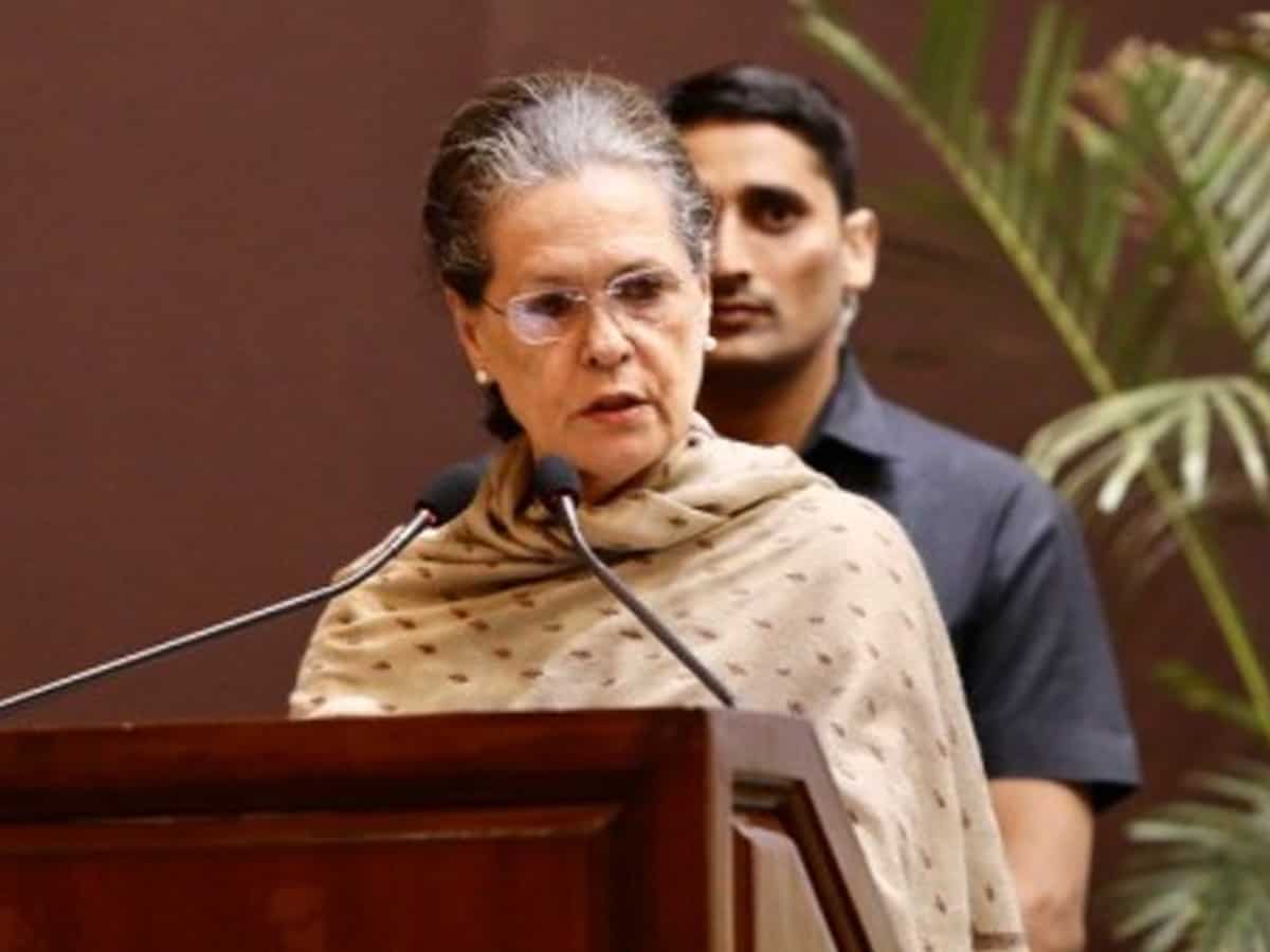Sonia chairs meeting with 18 opposition parties; AAP, SP, BSP missing