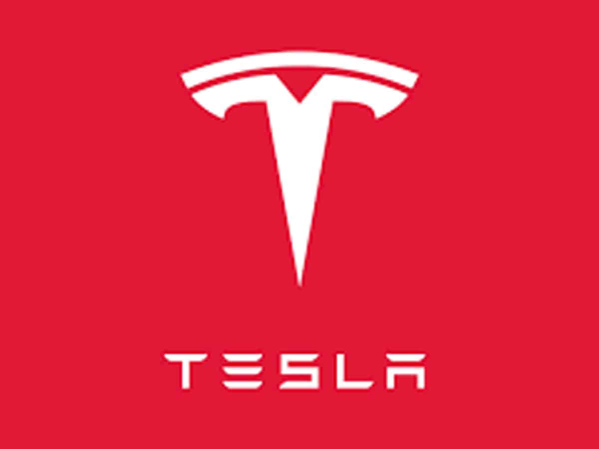 Tesla's 'Full Self Driving' request button goes live