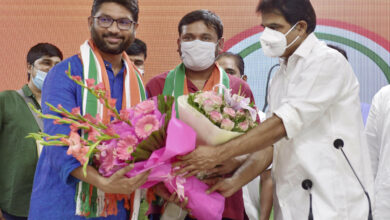 Kanhaiya Kumar and MLA Jignesh Mewani joins Congress