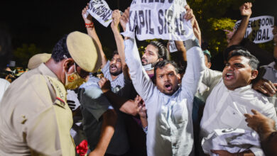 Congress protest against Kapil Sibal