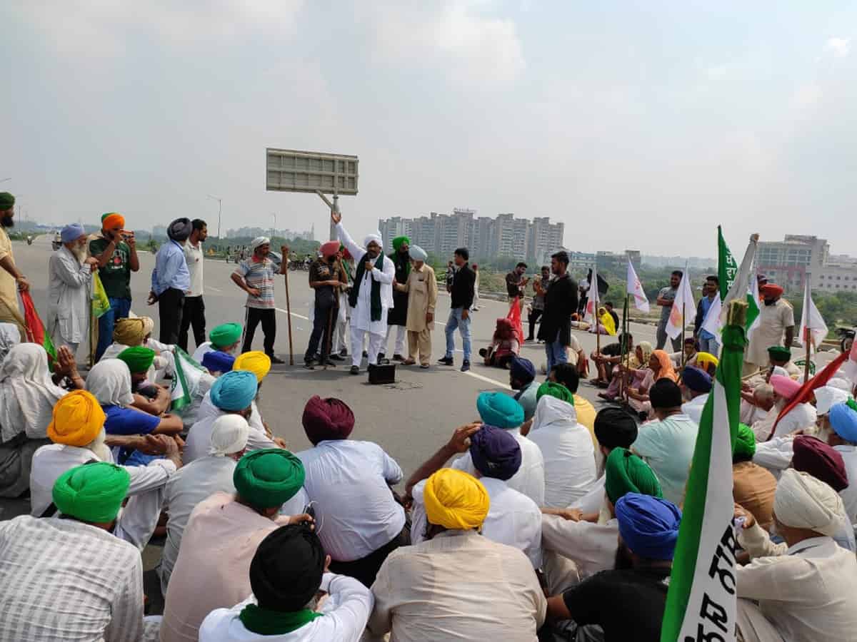 Farmers take lunch on KMP e-way, commuters hassled