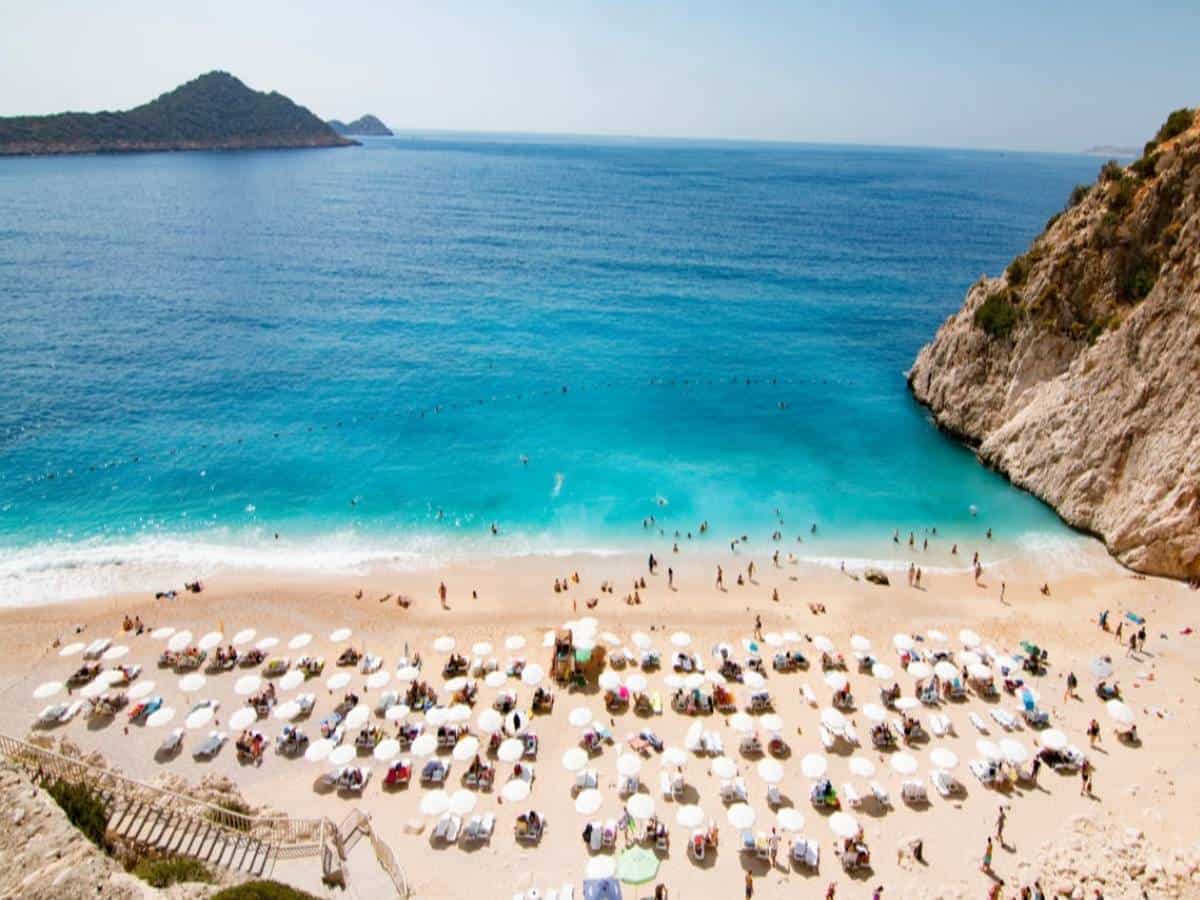 Turkey's Antalya lures over 6mn foreign tourists in 2021