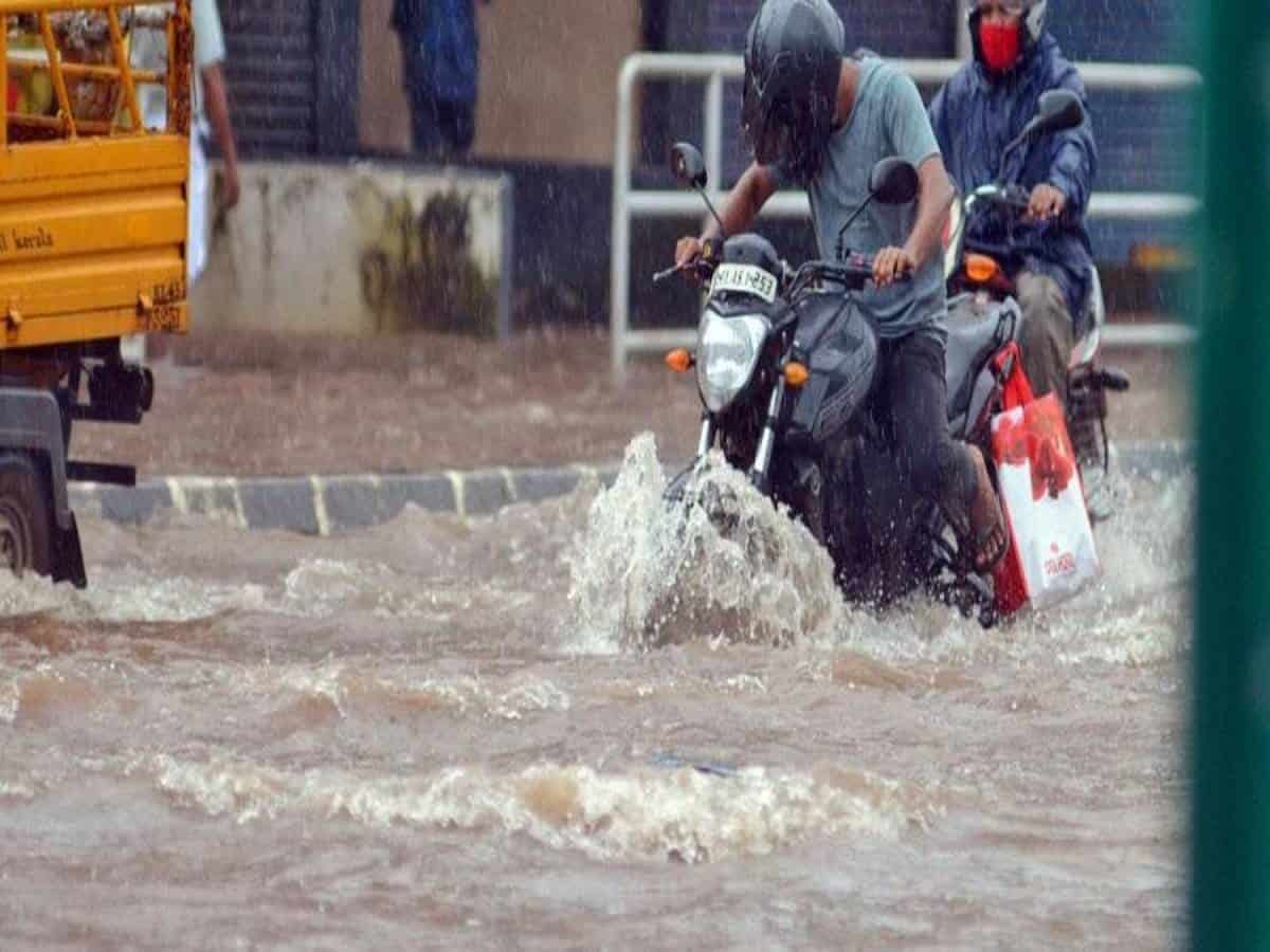 Heavy rains batter Telangana, road transport hit