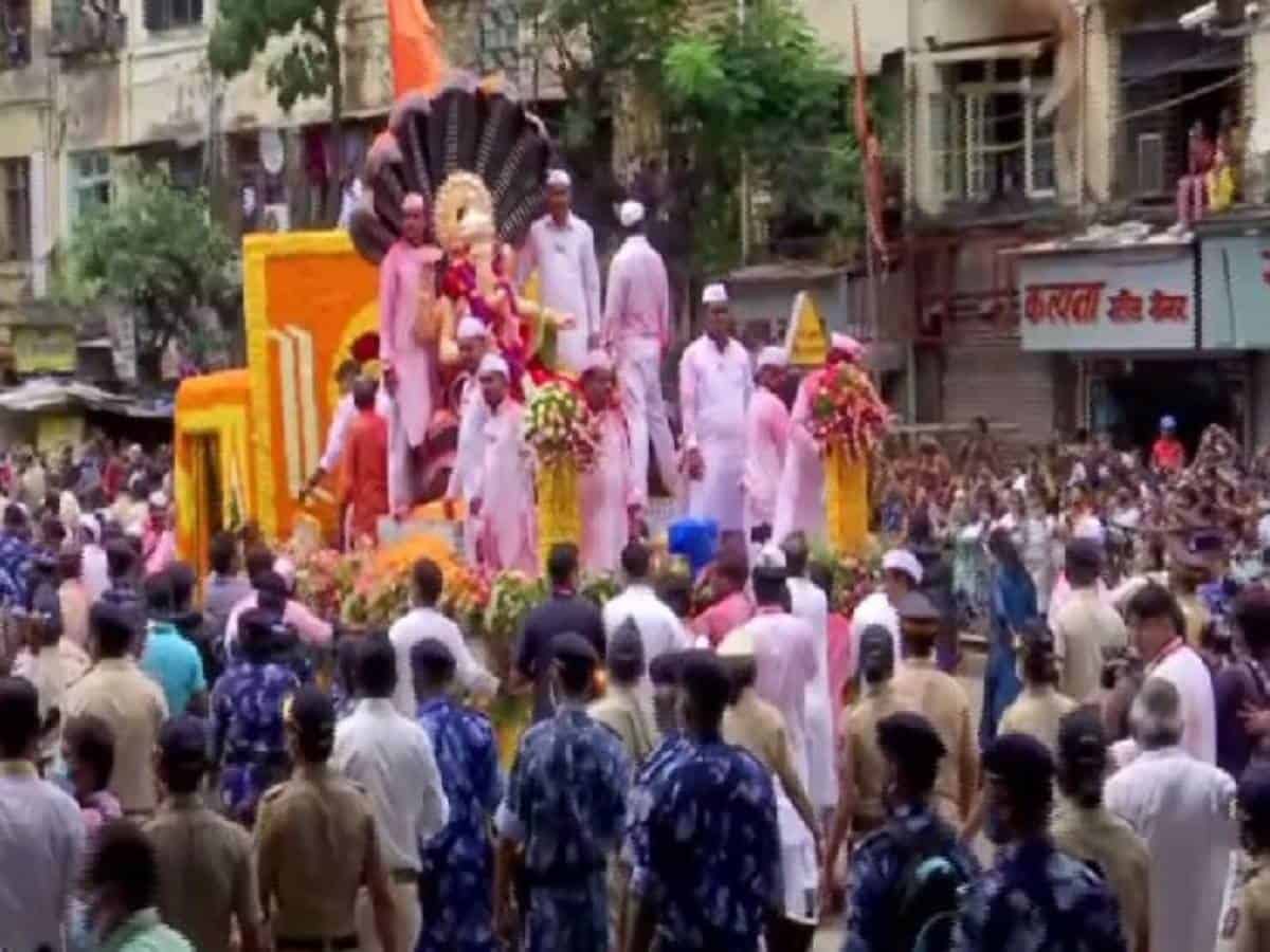Ganpati Visarjan: Devotees bid farewell to Lord Ganesha amidst tight security