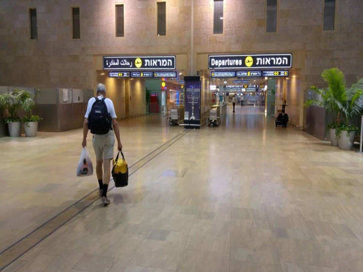 Israel re-allows entry of foreign tourist groups