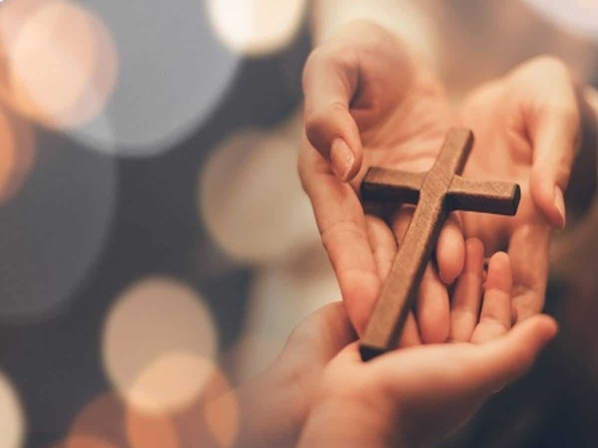 Priest accused of forcing conversion on UP family