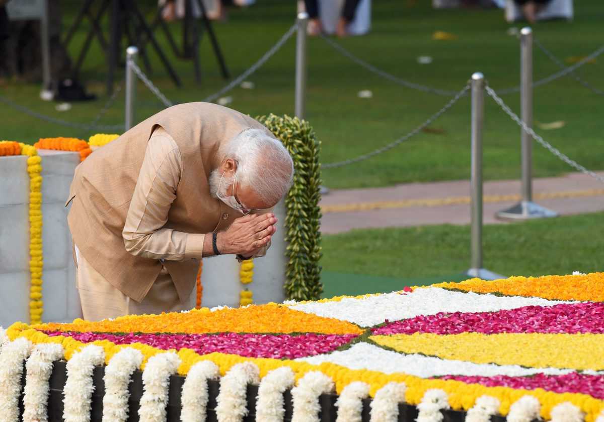 PM Modi pays tribute to Mahatma Gandhi