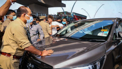 Priyanka Gandhi allowed to proceed to Agra by UP police