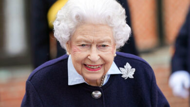 Queen Elizabeth launches baton relay for Commonwealth Games