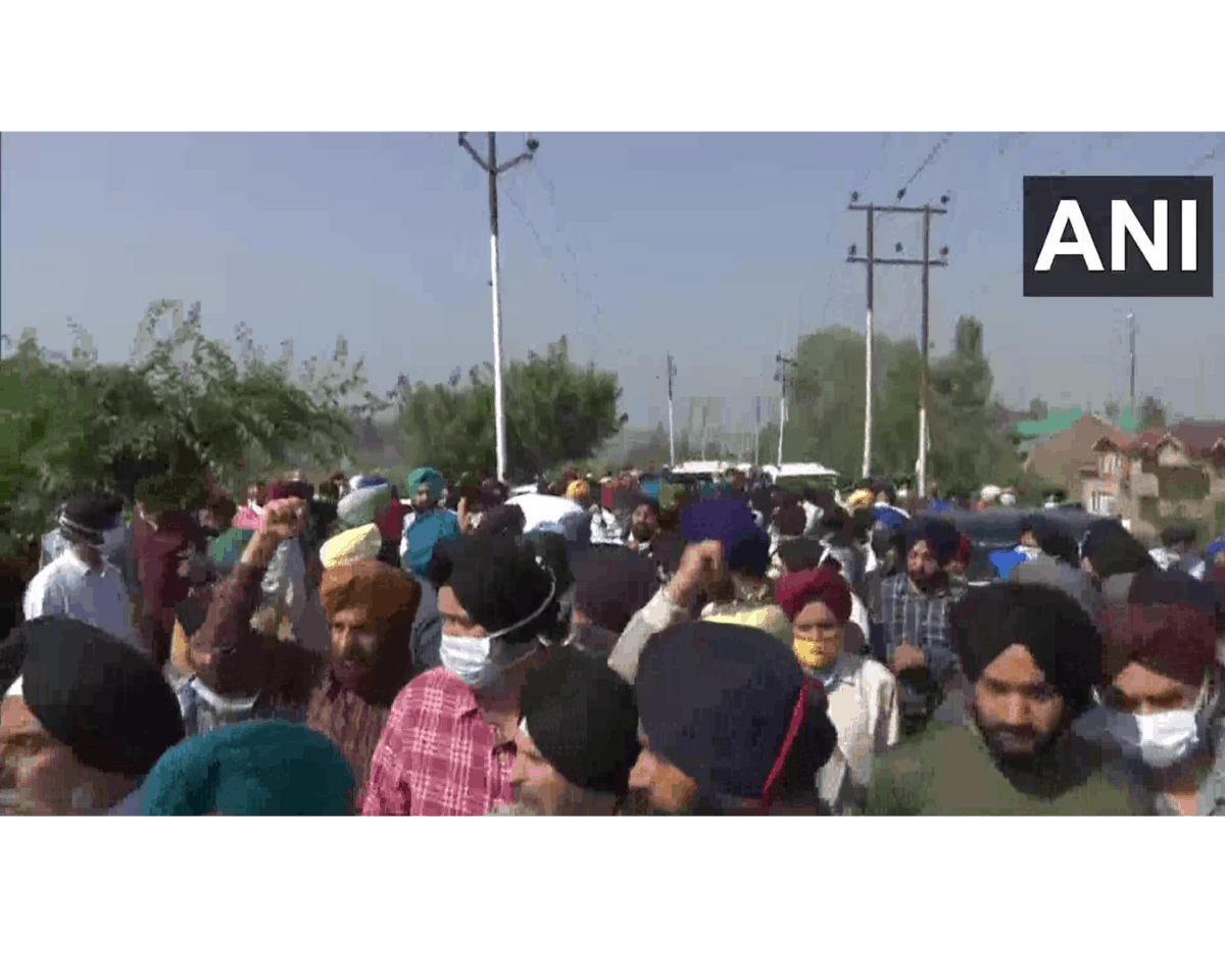 Sikh community in Kashmir holds funeral procession for slain principal