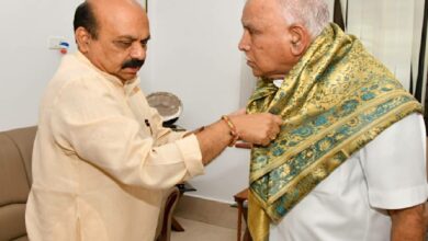 CM Bommai meets Yediyurappa to wish on Vijayadashami