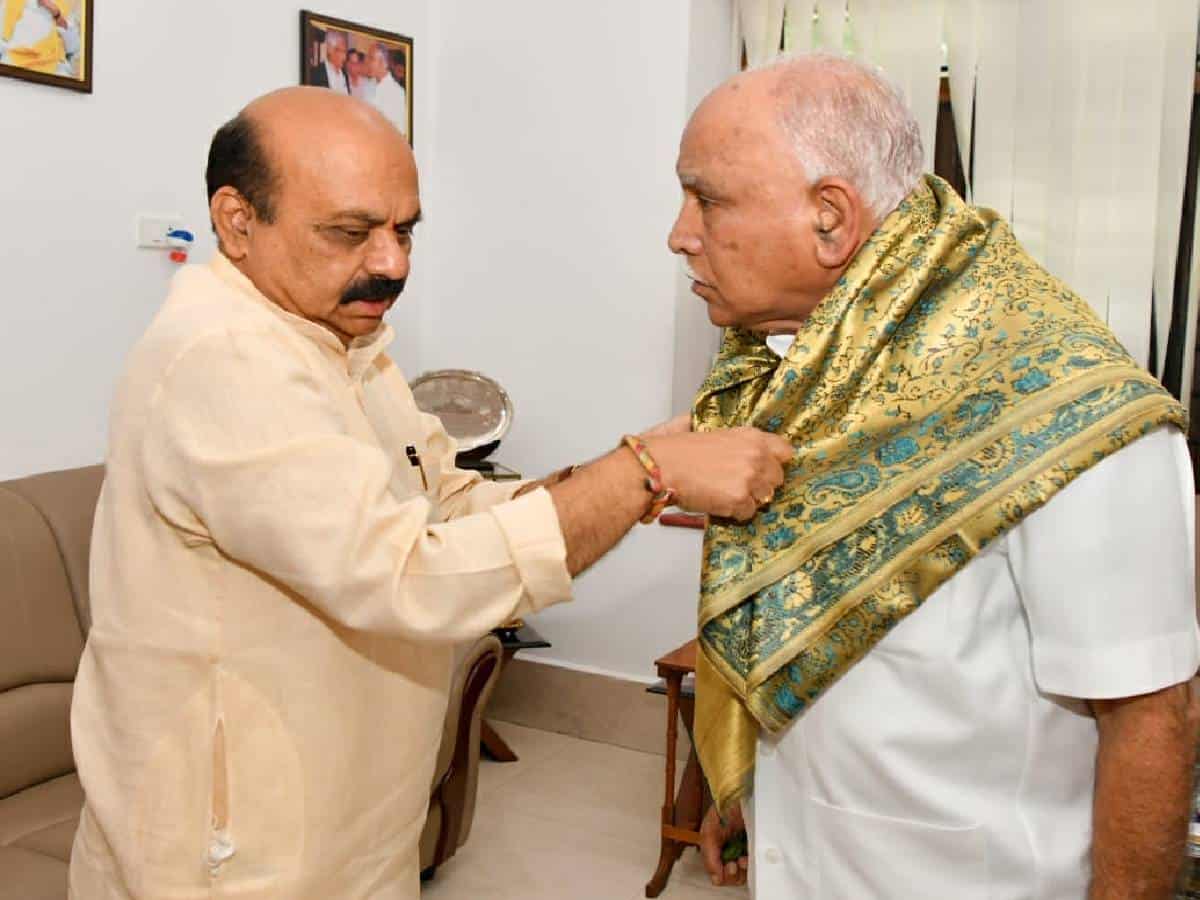 CM Bommai meets Yediyurappa to wish on Vijayadashami
