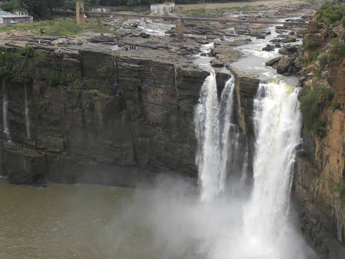 Selfie-taker survives 140 feet plunge at Karnataka's Gokak waterfall