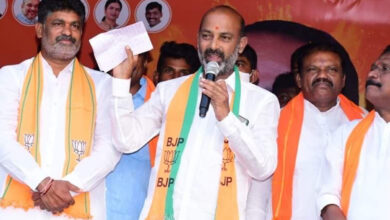 War of words between Harish Rao, Bandi Sanjay over KCR's comments on ECI