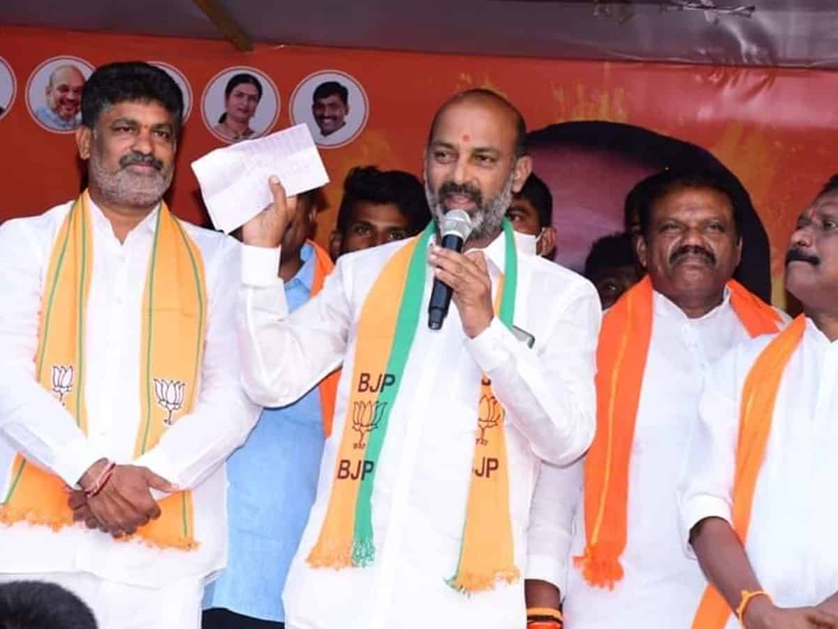 War of words between Harish Rao, Bandi Sanjay over KCR's comments on ECI