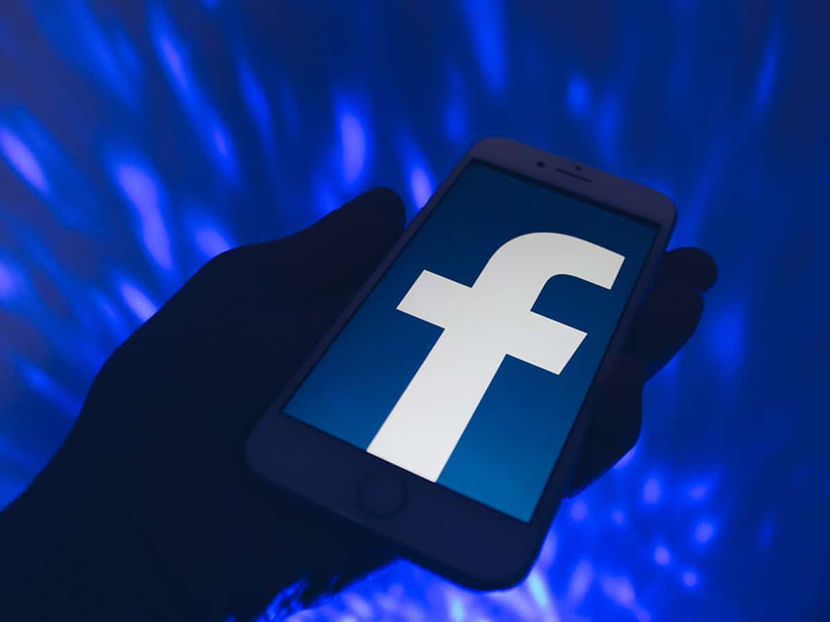 Facebook hiring 10,000 people to build metaverse