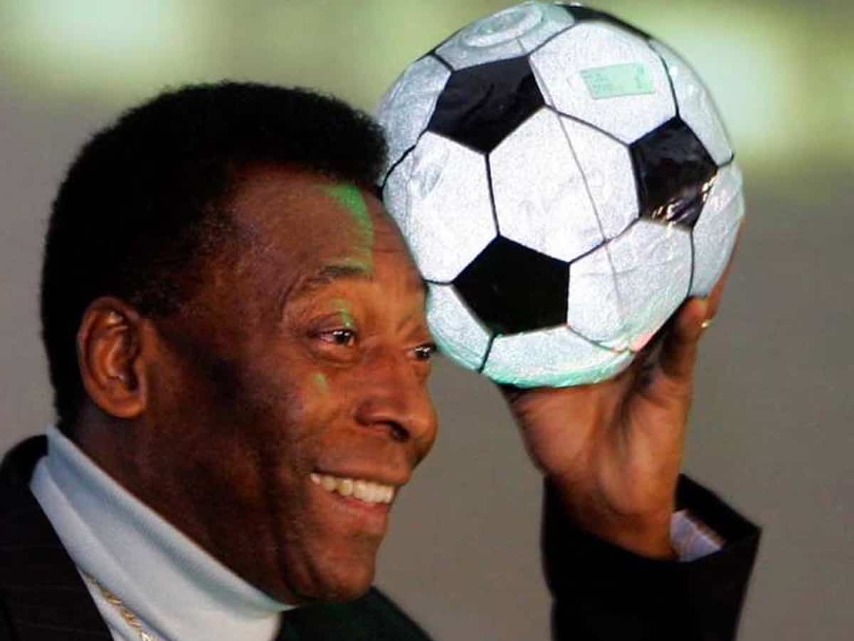 Pele to undergo chemotherapy after leaving hospital