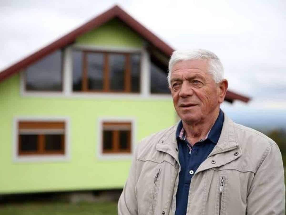 72-year-old Bosnian man builds rotating house for wife