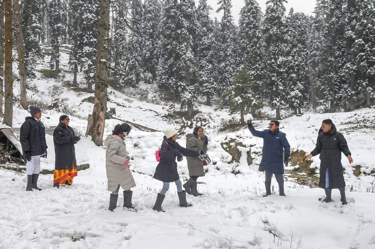 In pics Snowfall in Gulmarg