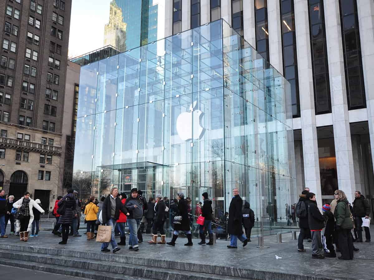 Apple begins sending alerts to Pegasus spyware victims