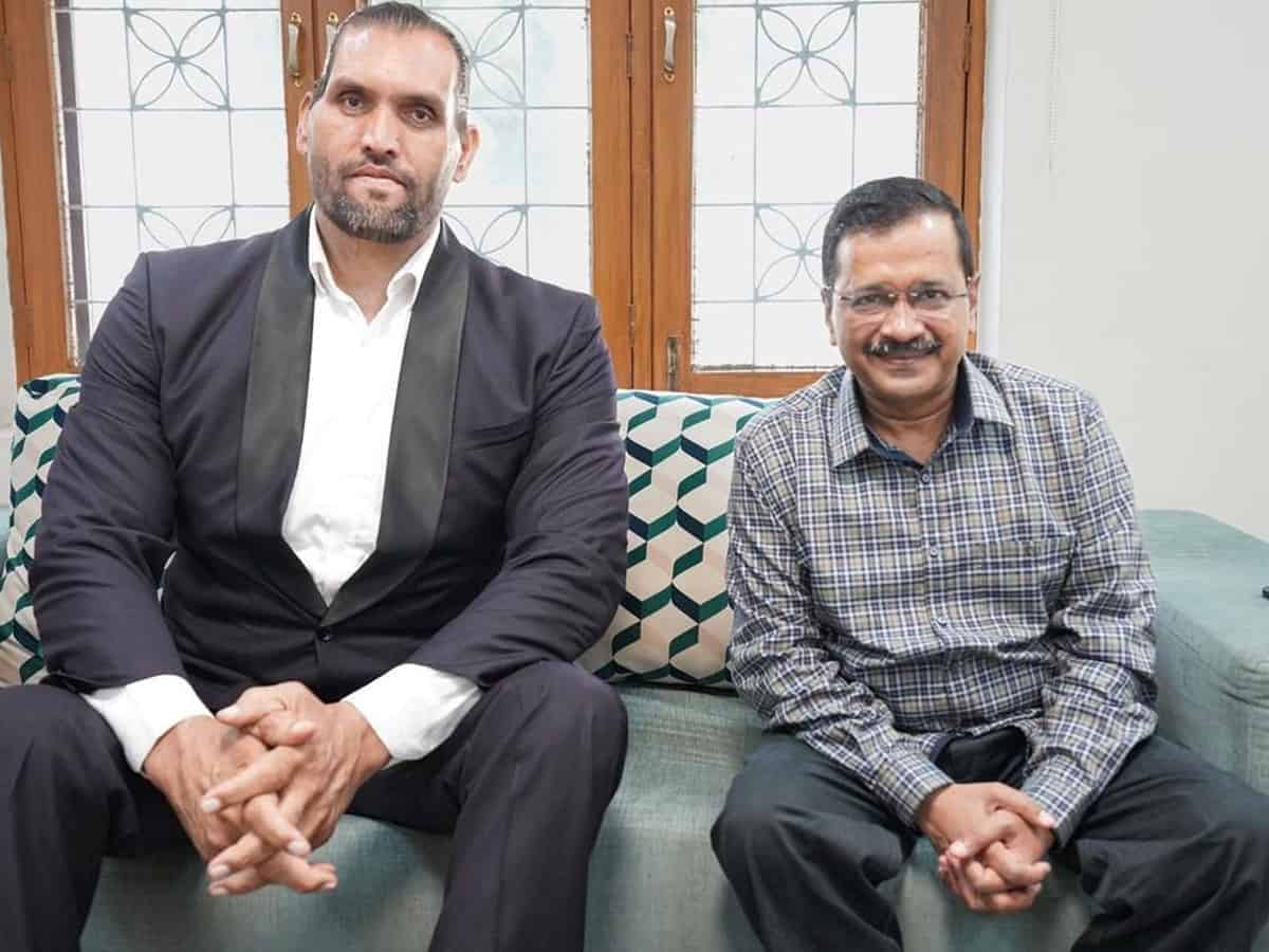Punjab Assembly polls: 'The Great Khali' meets Arvind Kejriwal; extends support to AAP