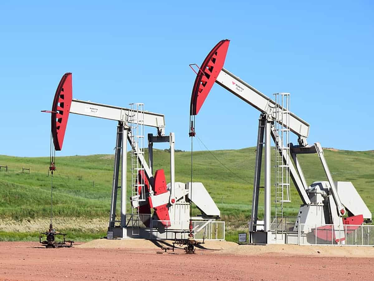 US crude oil inventories up last week