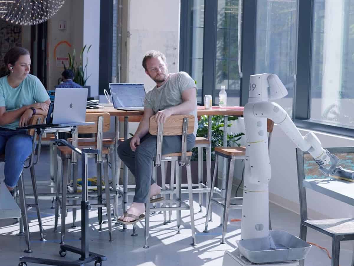 Robots now wipe tables, sort trash, open doors at Google offices