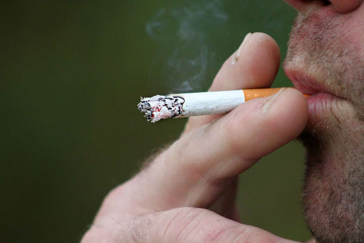 93 per cent of Pakistanis stand for ban on cigarette sale: Survey