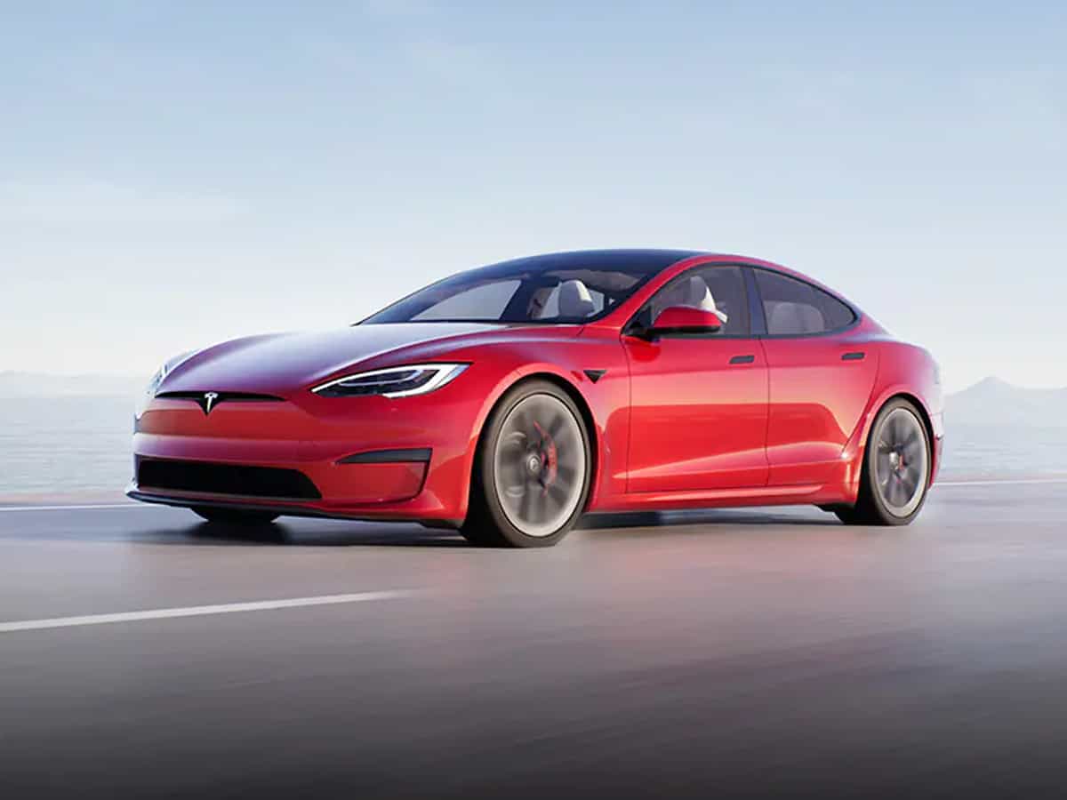 Tesla introduces new AMD chip, 12v Li-ion battery in some vehicles