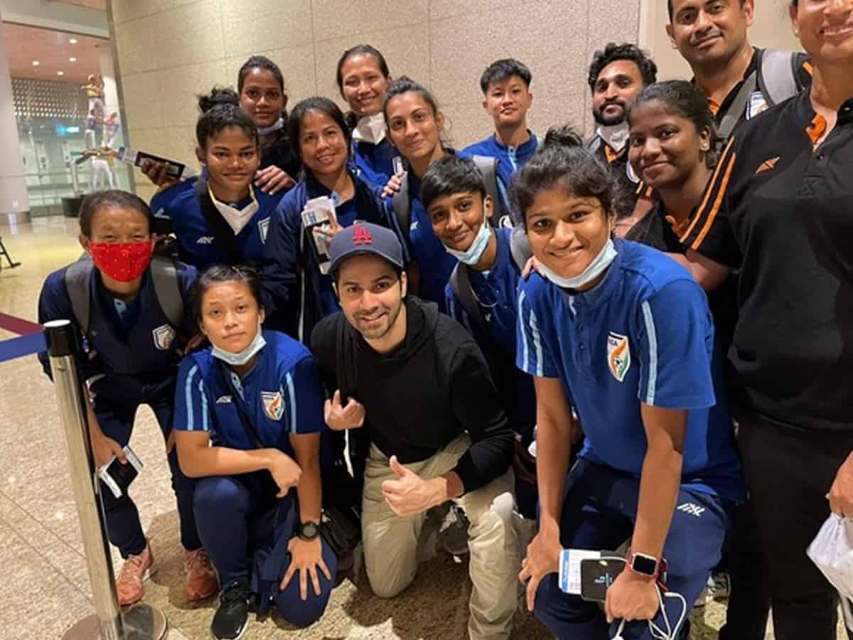 Varun Dhawan merrily poses with Indian women's football team