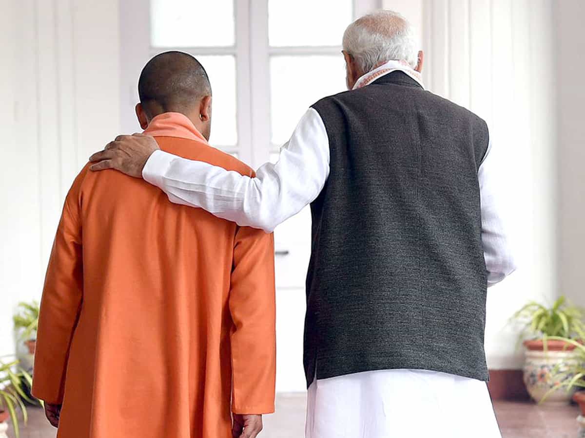 Yogi-Modi pic - Hum Saath Saath Hain