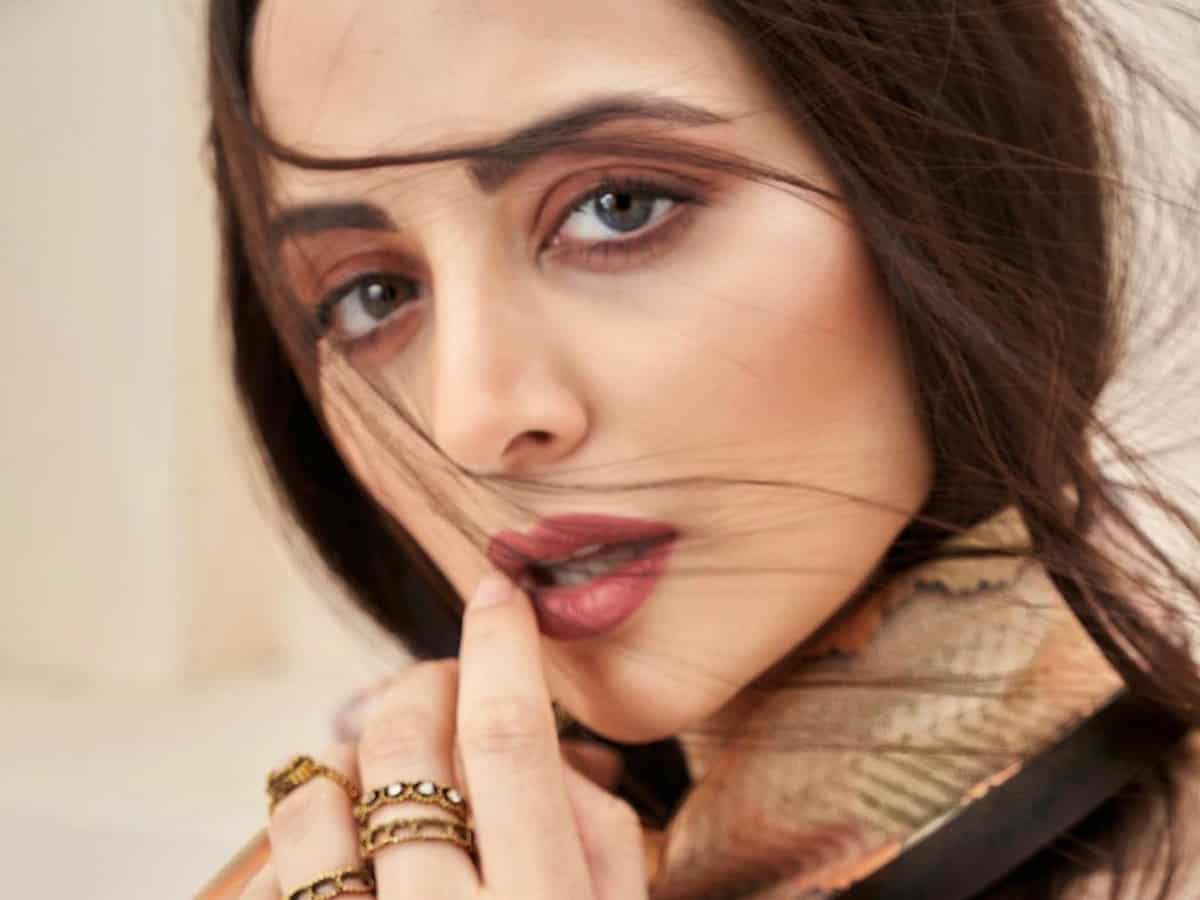 Zoya Afroz: Playing a con artiste is like entering a new world