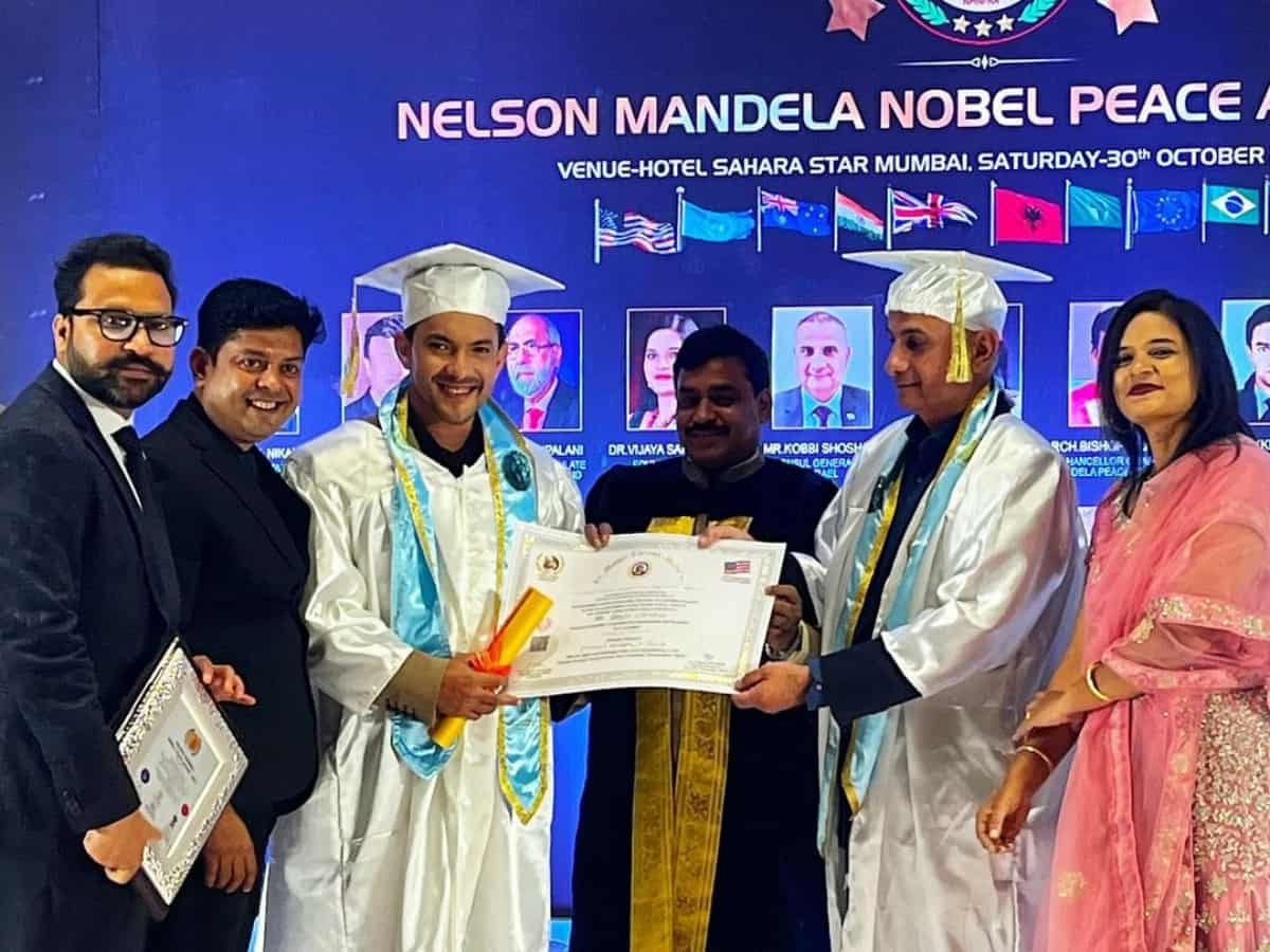 Aditya Narayan receives Honorary Doctorate