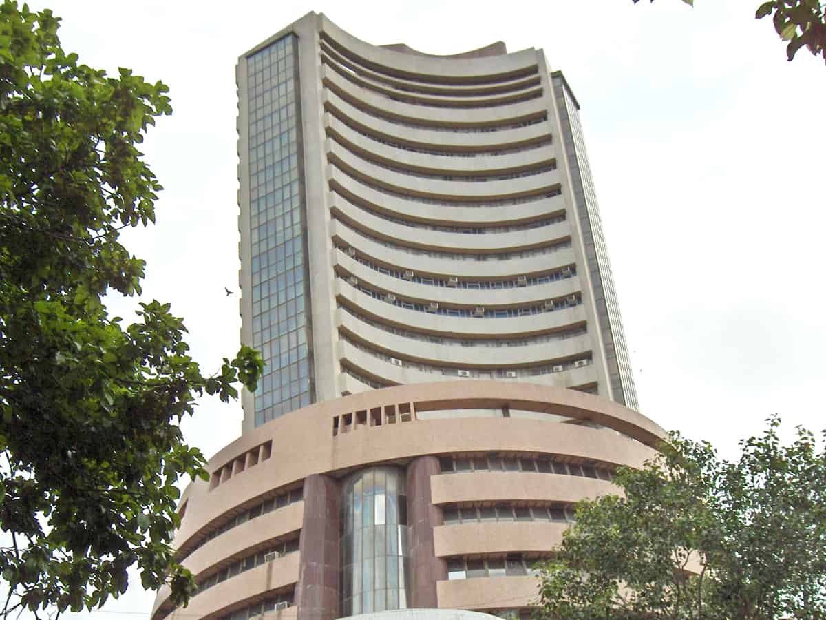 Equity indices decline in early trade; investors fear FII outflow