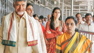 Nara Bhuvaneshwari with husband Chandrababu Naidu and family (file photo)