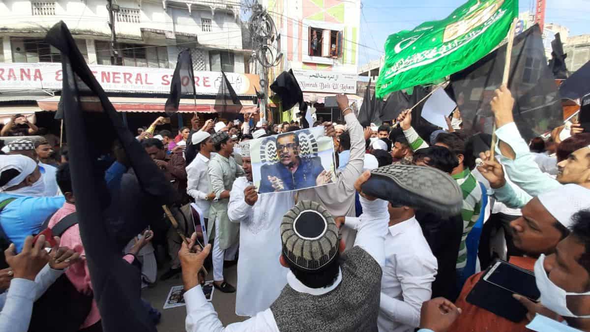 In pic: Protest against Wasim Rizvi in Old City