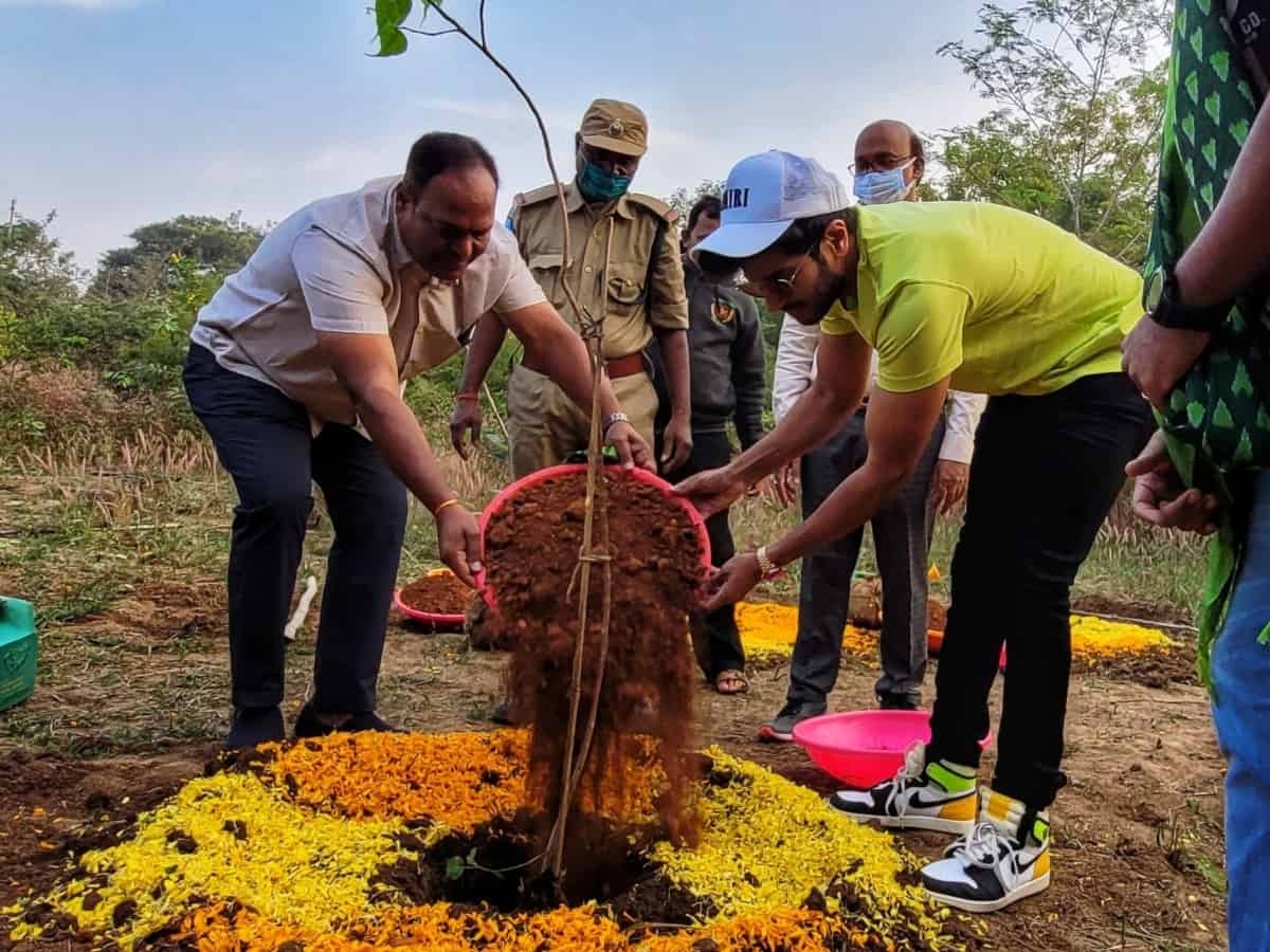 Dulquer Salmaan takes part in Green India Challenge in Hyderabad