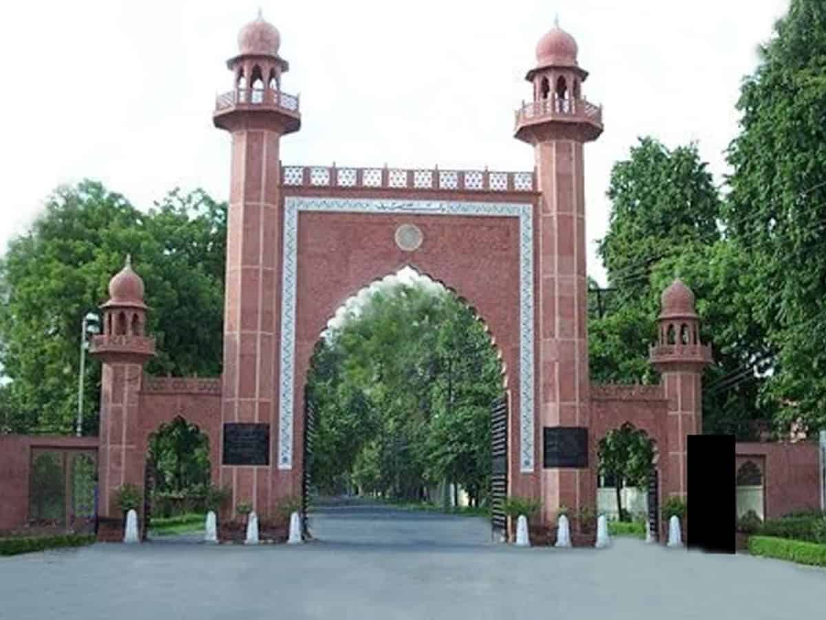 AMU orders probe into religious slogans on Republic Day