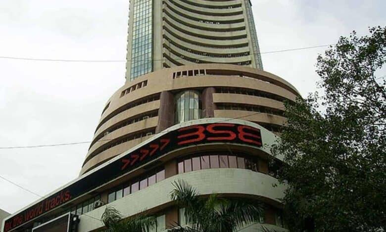 Sensex declines 104.33 points to 61,189.87 in early trade