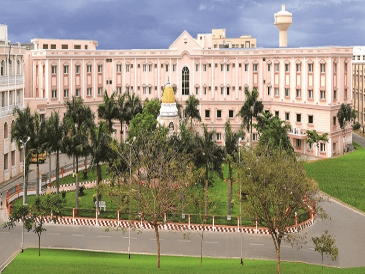Telangana: Amid Omicron scare 43 medical students Covid+ve