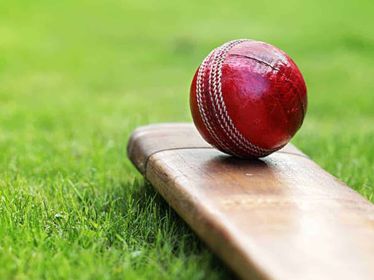 David Lloyd announces retirement from cricket commentary