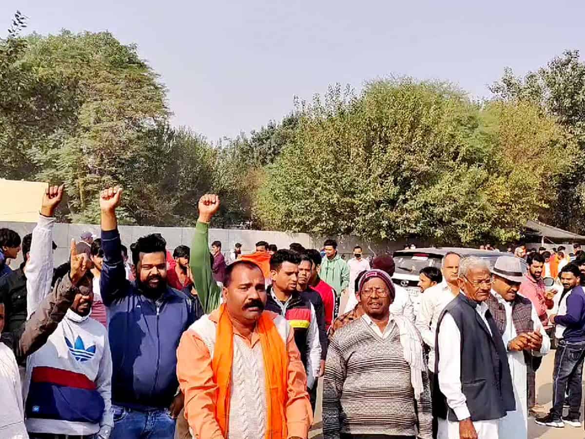 Gurugram: Right-wing groups block namaz site by parking vehicles, cite Bipin Rawat's death