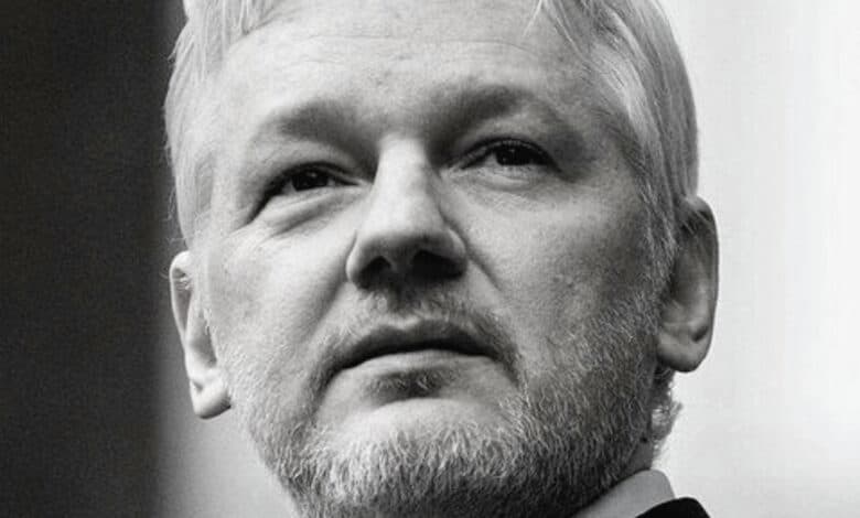 UK court overturns denial of US request to extradite Assange