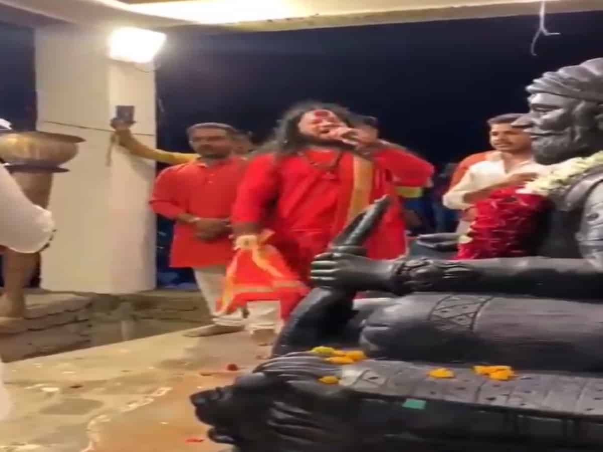FIR on Hindu religious leader for remarks against Islam, Gandhi