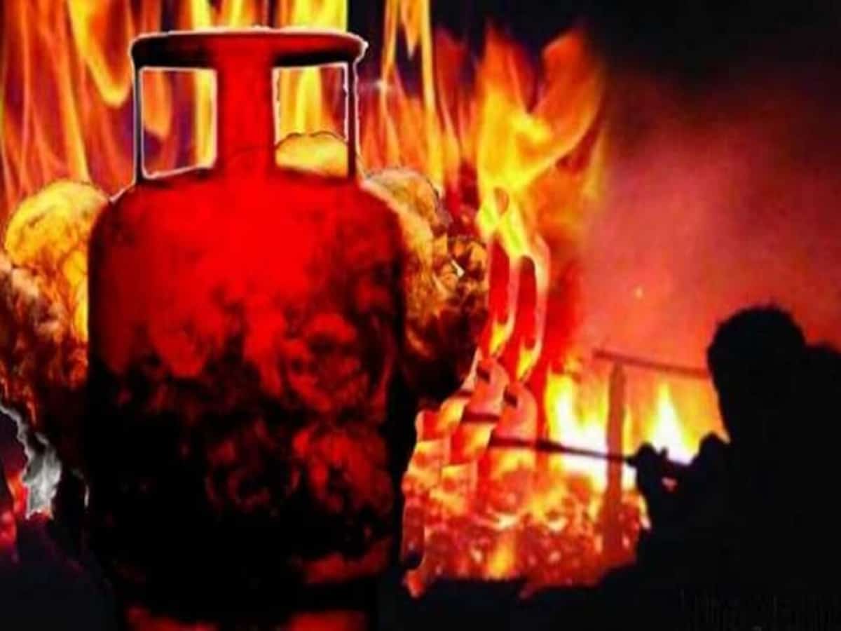 Hyderabad: LPG leakage leads to fire accident in Domalguda