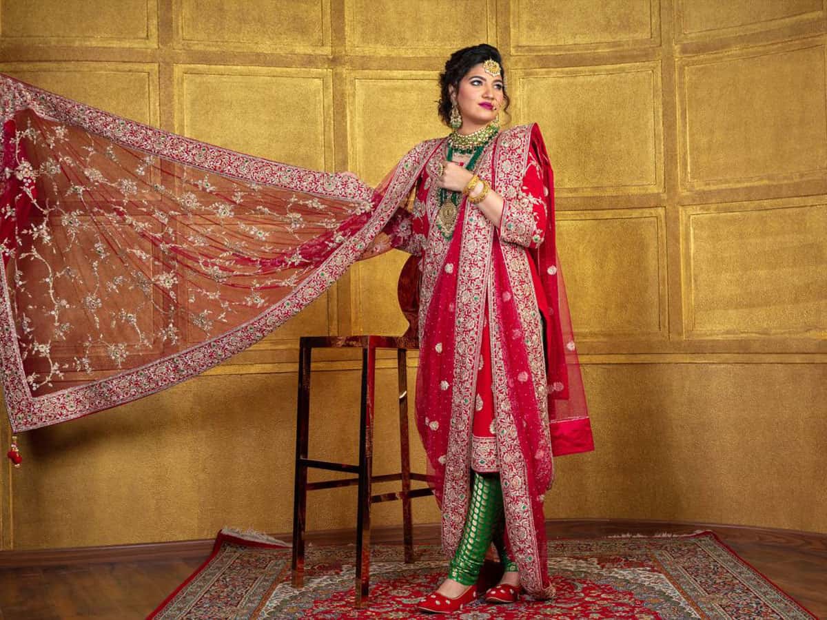 Neeru's launches 'khada dupatta' to vow Hyderabadi brides