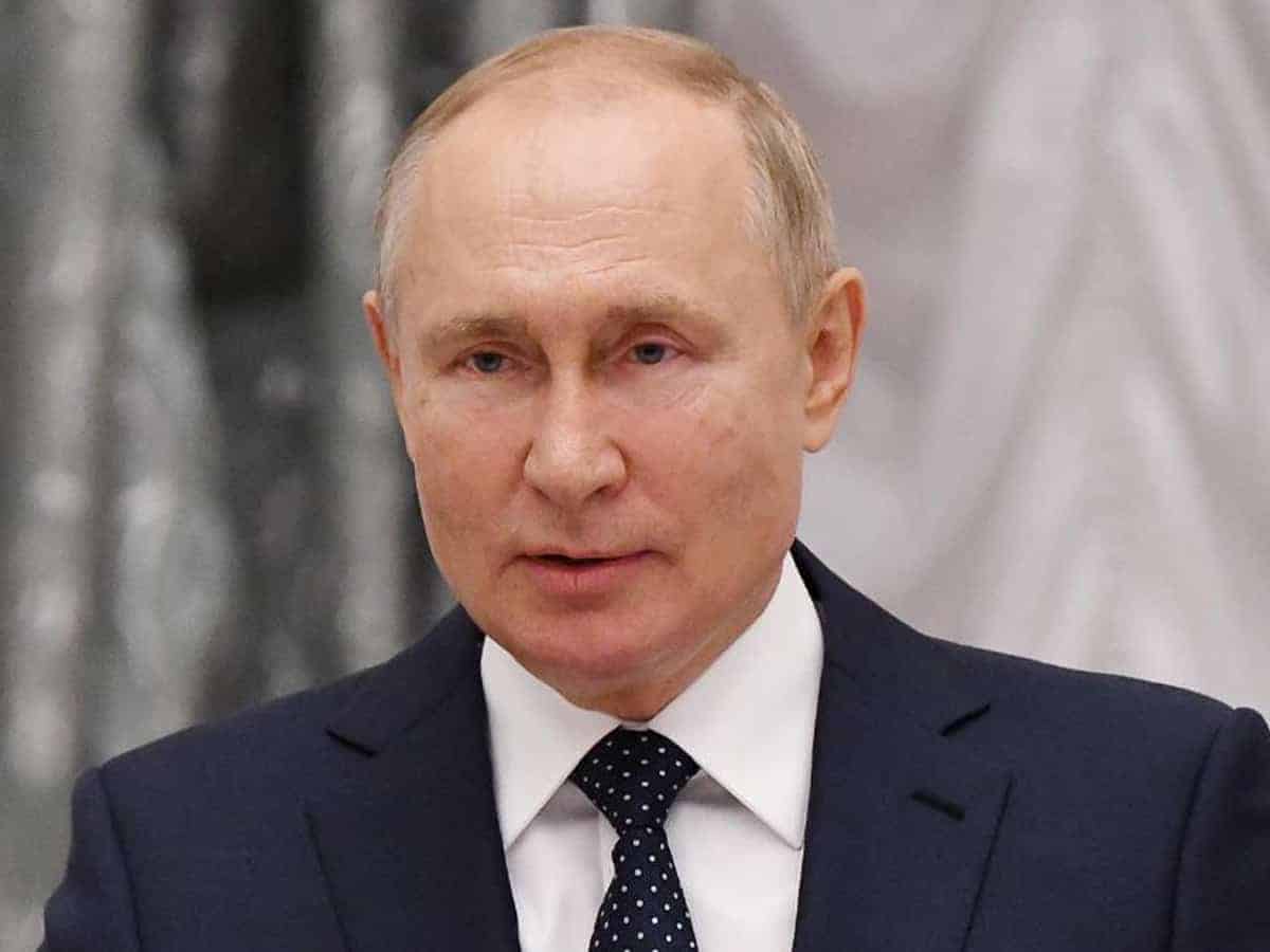 Putin orders troops to eastern Ukraine after recognising rebel regions